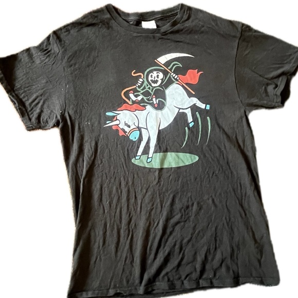 Medium Delta Pro Weight black t-shirt with graphics on front #unicorn - Picture 1 of 6